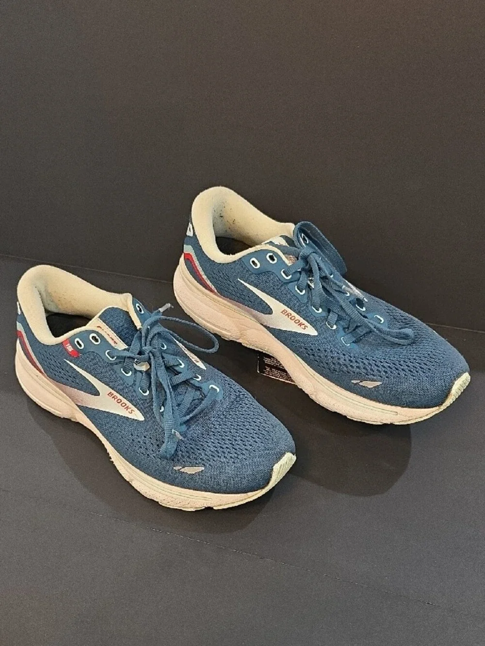 Brooks Ghost 15 Women's Blue Running Shoes with Pink & White Accents Size 10